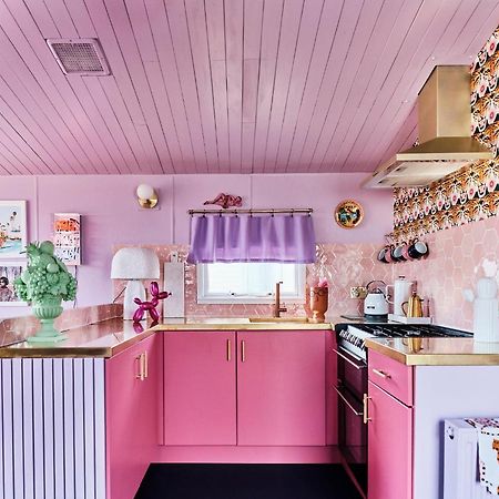 Fun Barbie Inspired, 6 Berth Caravan - Camber Sands Holiday Park, Near The Beach Exteriör bild